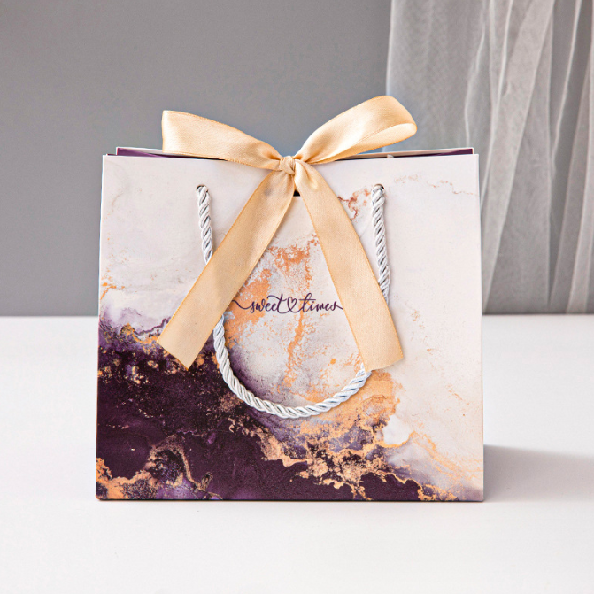 Custom-printed luxury gift bags for retail